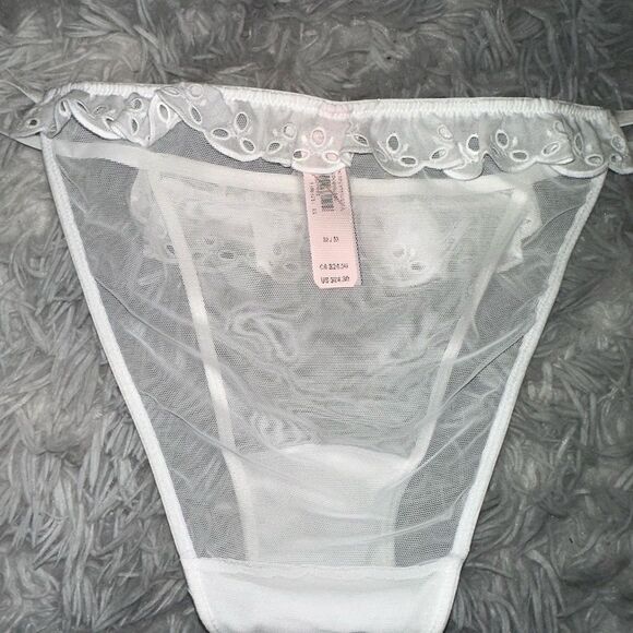 BUNDLE Victoria’s Secret thong bundle white lace and ruffles with mesh sz M - Picture 6 of 9